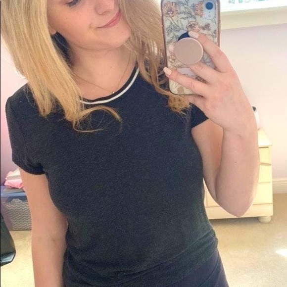 Brandy Melville tshirt - Picture 3 of 3